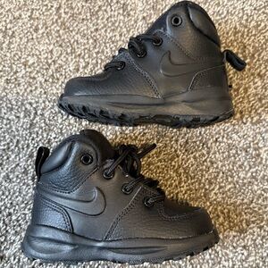 Manoa 17 Lace Up Hiking Boot